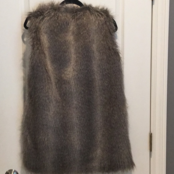 Faux fur vest - Picture 2 of 2